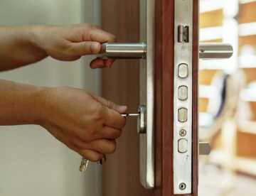 Servis dveří Oknotech Morava